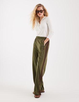 adidas Originals Firebird - Pantaloni sportivi ampi verde oliva e marroni