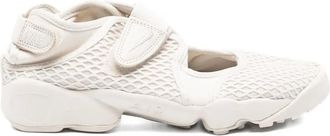 Nike Air Rift sneakers met mesh vlakken - Beige