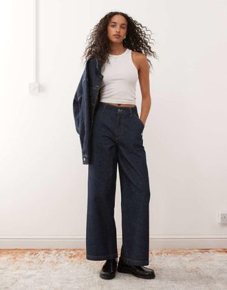 New Era NY Yankees - Jeans a fondo ampio color blu lavaggio scuro in coordinato