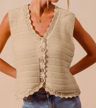 So Me Sweater Vest With Scallop In Beige