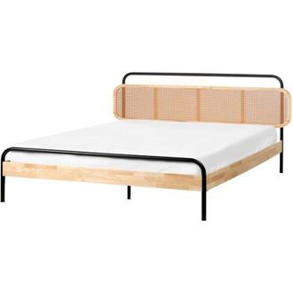 Beliani Letto matrimoniale moderno base a doghe con testata a treccia viennese in legno di gomma chiaro 180 x 200 cm Boussicourt