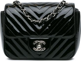 Chanel Pre-owned Womens Chevron Crossbody Bag - Black Leather - One Size
