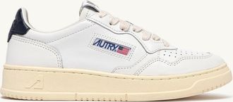 Autry MEDALIST LOW SNEAKERS IN WHITE AND SPACE LEATHER
