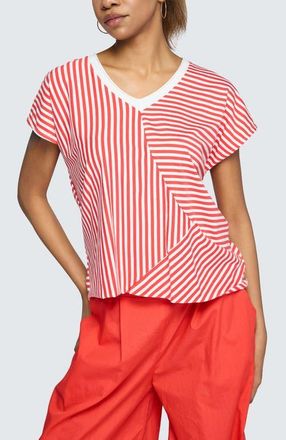 Luukaa D'Celli Vanya Striped V-Neck Top in Mandarin Strip at Nordstrom, Size 12
