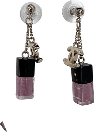 Chanel Chanel CC nagellakflesje oorbellen in roze hars