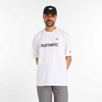 New Balance Hombre Numeric Linear Logo T-Shirt en Blanco, Jersey de Algod&oacute;n, Talla 2XL