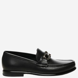 Ferragamo glanzende lederen loafers