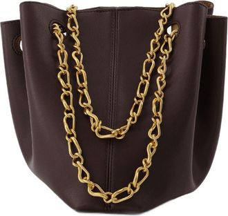 Nanushka Der Gather -Eimer -Beutel in braunem veganem Leder