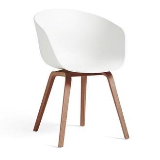 HAY About A Chair AAC 22, Walnuss lackiert / white 2.0 (Kunststoffgleiter)