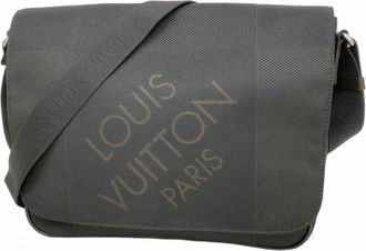 Louis Vuitton Noir Shoulder Bag (Pre-Owned)