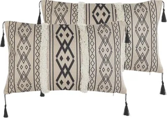 Beliani Conjunto De 2 Cojines De Poli&eacute;ster Beige Negro Patr&oacute;n Geom&eacute;trico Borlas Decorativas 30 X 50 Cm Pulmonaria