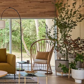 AM.PM Bloempot op poot in hevea, H45cm, Florian