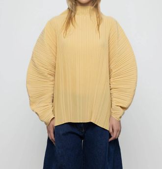Esth&eacute; Womens Sculpted Pleated Blouse In Yellow