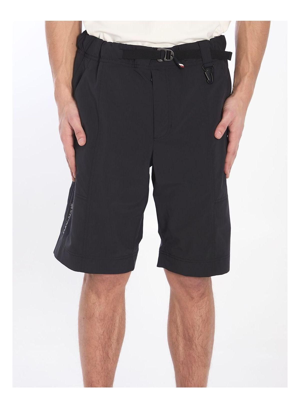 ショートパンツ MONCLER Women Shorts  Burmudas 2A00006 53064 999 Black Moncler Shorts for Women - Shop on FARFETCH