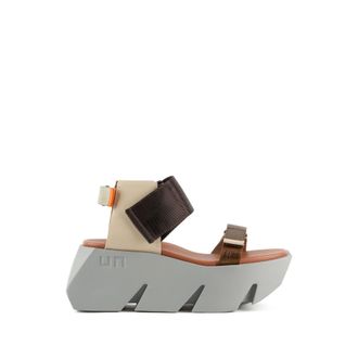United Nude Bull Run
