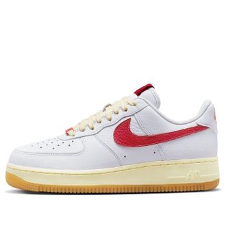 Nike (WMNS) Nike Air Force 1 07 White Red Gum FN3493-100