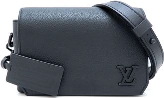 Louis Vuitton Noir Leather Shoulder Bag (Pre-Owned)