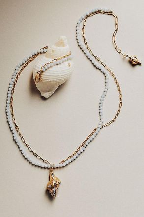 Oceanus Noir Conch Shell Necklace