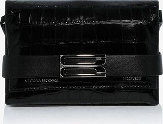 Victoria Beckham Schultertasche aus Lackleder in Kroko-Optik Mini B Pouch