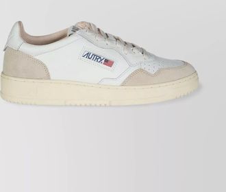 Autry leather medalist low sneakers