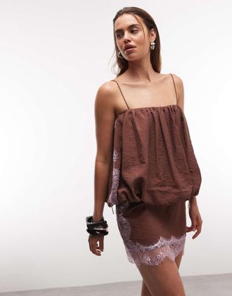 Asos Vestito corto con orlo a palloncino e applicazioni in pizzo color cioccolato e lilla-Marrone