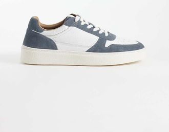 Asos Sneakers stringate con pannelli e suola in gomma in pelle bianca e camoscio blu-Nero