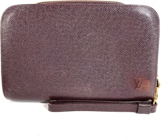 Louis Vuitton Acajou Purple Taiga Leather Leather Clutch Bag (Pre-Owned)