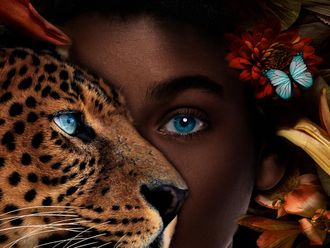 Schubiger M&ouml;bel Digitaldruck auf Glas Mysteri&ouml;se Blaue Augen Einer Frau und Leopard