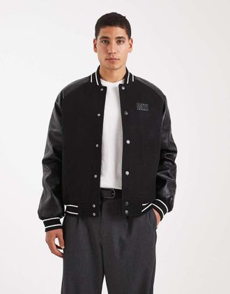 Tommy Jeans Giacca nera stile college con maniche in pelle e logo a bandiera-Nero