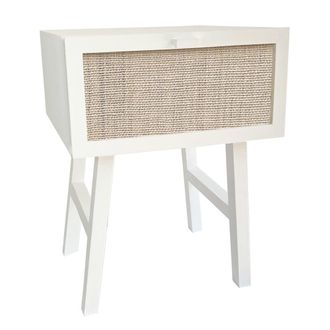 NATYAL Mesita de noche de madera maciza blanca y caj&oacute;n de rafia natural 45cm