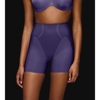 Triumph BODY MAKE-UP ILLUSION CURVE korte broek