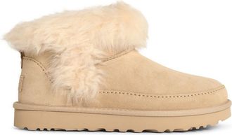 UGG Classic Ultra Mini Chalet zand su&egrave;de laarzen