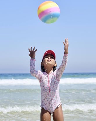 Vertbaudet Lang&auml;rmeliger M&auml;dchen Badeanzug, Blumenprint rosa bedruckt