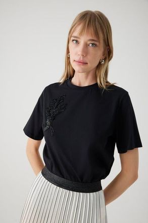 Exquise Regular Embroidered Crew Neck T-Shirt in Black at Nordstrom, Size X-Small