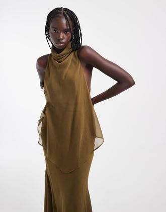Asos vestito maxi in chiffon a collo alto a doppio strato verde oliva