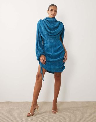 Asos Vestito corto pliss&eacute; con maniche a mantella asimmetriche blu ottanio