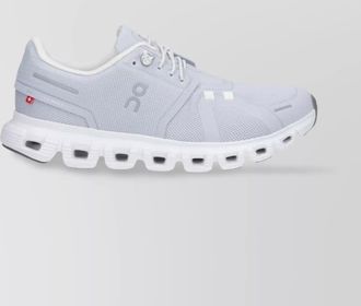 On low top sneakers with mesh upper and rubber outsole