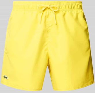 Lacoste Regular Fit Badeshorts mit Logo-Badge in Hellgelb, Gr&ouml;&szlig;e S
