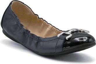 Adrienne Vittadini Cadeeno Flat