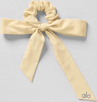 Alo | Love Knots Tie Scrunchie in Warm Butter Beige