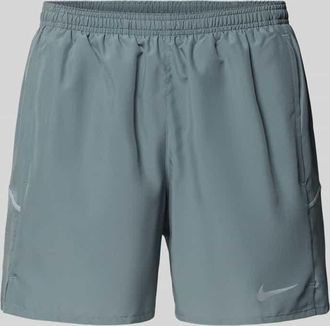 Nike Shorts mit seitlichen Eingrifftaschen und Logo-Print in Mittelgrau, Gr&ouml;&szlig;e XXL