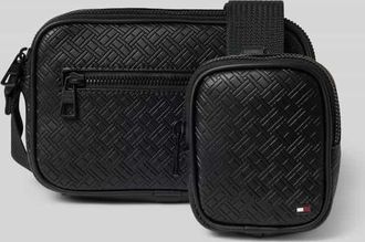 Tommy Hilfiger Umh&auml;ngetasche mit Label-Detail Modell EMBOSSED FLAG MODULAR in BLACK, Gr&ouml;&szlig;e 1