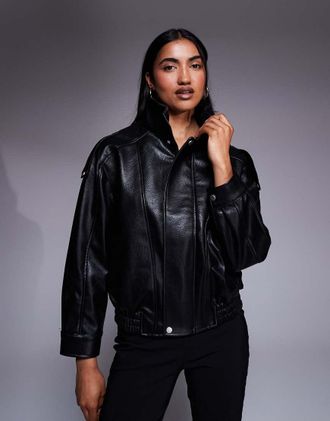 River Island Giacca in pelle sintetica nera con maniche a pipistrello e collo a imbuto-Nero