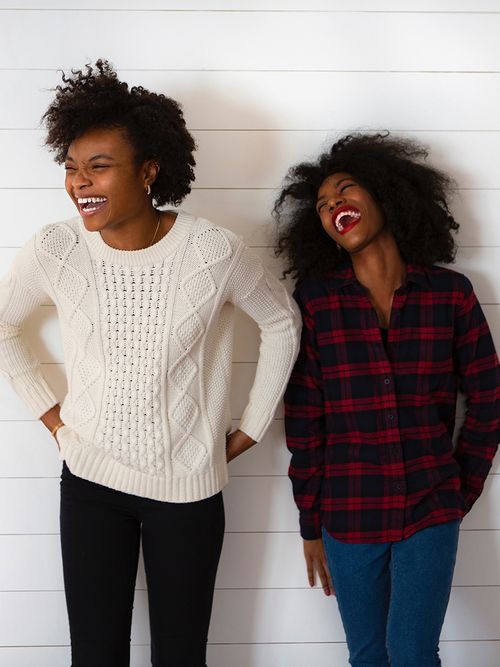 Zwei lachende Frauen