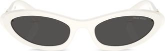 Miu Miu Eyewear cat-eye frame tinted sunglasses - women - Polyamide/Acetate - 54 - White
