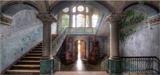 Schubiger M&ouml;bel Digitaldruck auf Acrylglas Lost Place Treppenhaus 150 x 100 cm