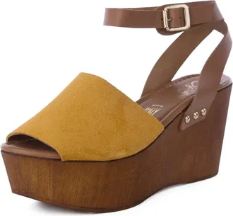 Seychelles Womens Forward Wedge Sandal In Mustard