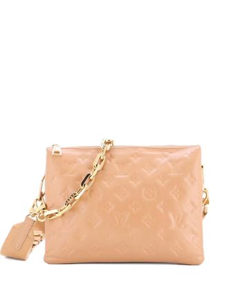 Louis Vuitton Coussin Bag PM crossbodytas van lamsleer met monogram-reli&euml;f - Beige