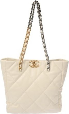 Chanel White Leather Tote Bag (Pre-Owned)