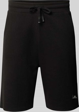 Alpha Industries Alpha Industries Shorts mit Strukturmuster und Label-Detail in Black, Gr&ouml;&szlig;e XXL